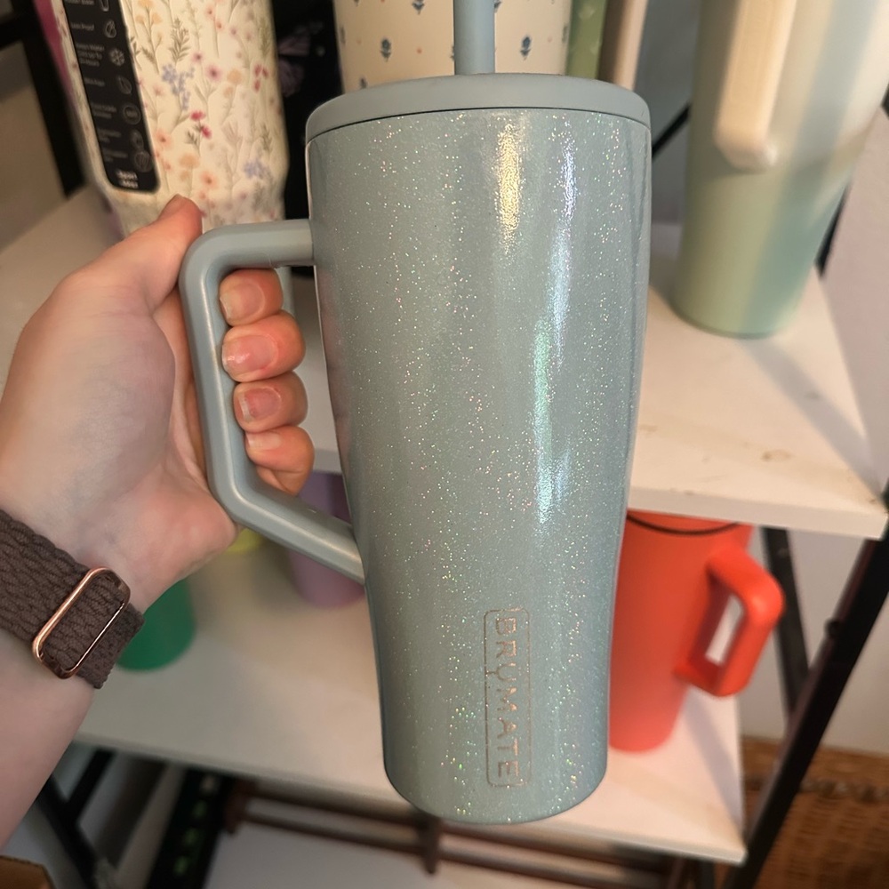 Brumate Era 30oz custom Mist with glitter

Brümate